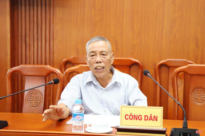 Công dân Phạm Văn Lương (thôn Đức Lạc, xã Đức Thọ) trình bày ý kiến.