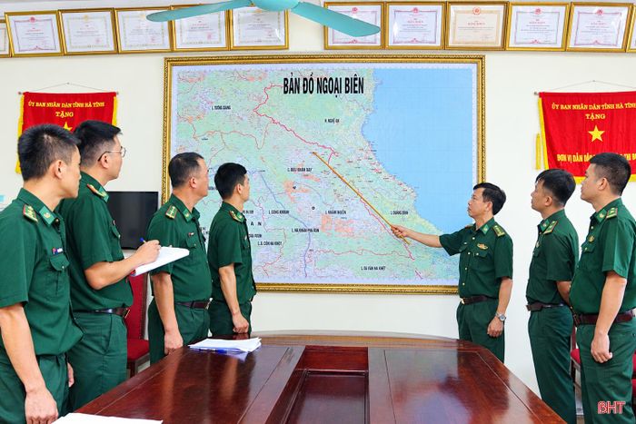 Đại tá Phan Mạnh Tâm chỉ đạo lực lượng nghiệp vụ tập trung đánh mạnh vào tội phạm ma túy xuyên quốc gia, góp phần ngăn chặn ma túy từ xa và xây dựng xã, phường biên giới sạch ma túy.