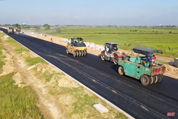 Nhà thầu đẩy nhanh tiến độ thi công Dự án đường Xô Viết Nghệ Tĩnh kéo dài về phía Đông.