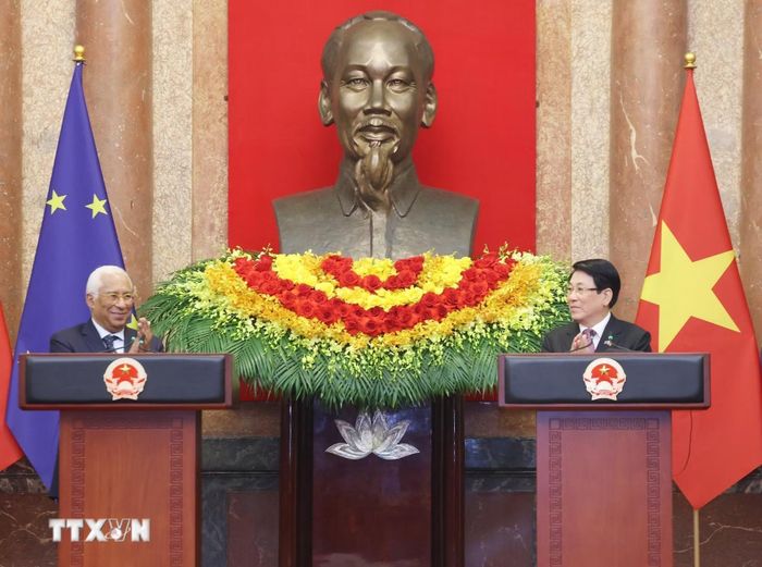 Chủ tịch nước Lương Cường và Chủ tịch Hội đồng châu Âu Antonio Costa chủ trì gặp gỡ báo chí, thông báo về kết quả hội đàm; công bố Việt Nam và Liên minh châu Âu (EU) nâng cấp quan hệ lên Đối tác Chiến lược Toàn diện (Hà Nội, 1/2026). (Ảnh: Lâm Khánh/TTXVN)