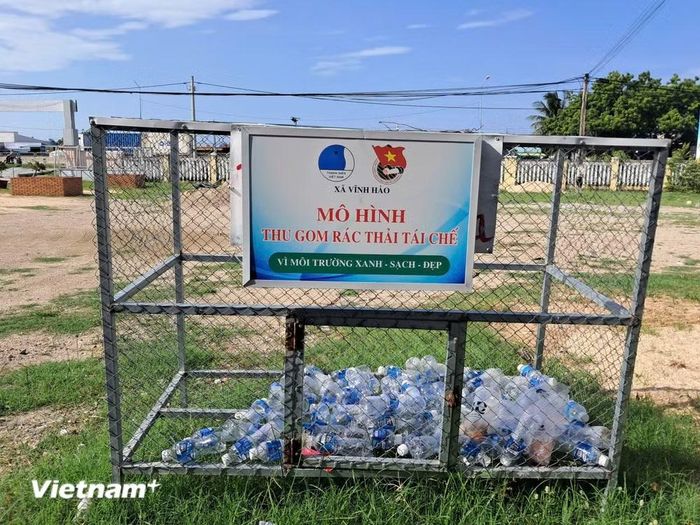 Mô hình thu gom rác thải tái chế. (Ảnh: Hùng Võ/Vietnam+)
