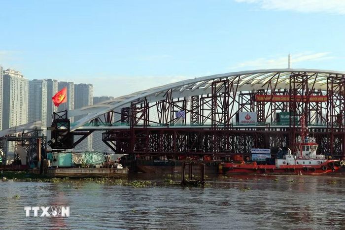 Quá trình hợp long bắt đầu từ rạng sáng 21/10/2026 và dự kiến hoàn tất vào chiều cùng ngày. (Ảnh: Tiến Lực/ TTXVN)
