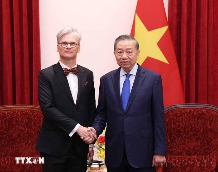 Tổng Bí thư, Chủ tịch nước Tô Lâm tiếp Đại sứ Vương quốc Bỉ Pieter Leenknegt đến trình Quốc thư, chính thức bắt đầu nhiệm kỳ công tác tại Việt Nam (Hà Nội, 3/10/2026). (Ảnh: Thống Nhất/TTXVN)