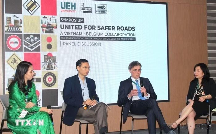 Các chuyên gia, doanh nghiệp tham gia phiên tọa đàm Hợp tác Việt Nam - Bỉ, do Đại học Kinh tế Thành phố Hồ Chí Minh (UEH), Đại học Hasselt (Bỉ) và Ủy ban An toàn giao thông quốc gia đồng tổ chức (Thành phố Hồ Chí Minh, 3/4/2025). (Ảnh: Mỹ Phương/TTXVN)