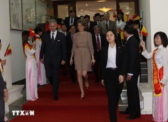 Thái tử Vương quốc Bỉ Philippe và Công nương Mathilde dự hội thảo "Xã hội và công nghệ không gian" tại Đại học Quốc gia Hà Nội, trong chuyến thăm và làm việc tại Việt Nam (Hà Nội, 12/3/2012). (Ảnh: TTXVN)