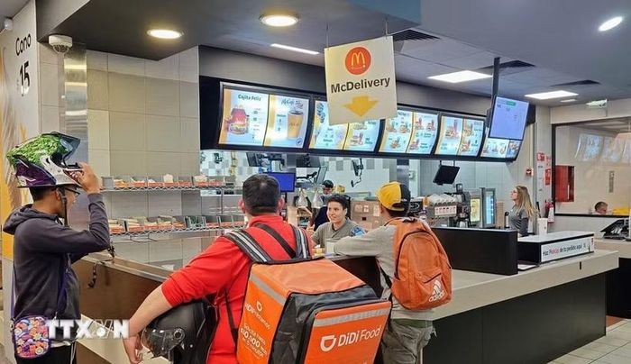 Cửa hàng đồ ăn nhanh McDonald's. (Ảnh minh họa: Phi Hùng/TTXVN)