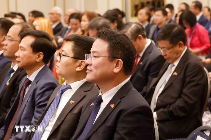 Các đại biểu tham dự cuộc gặp gỡ với Tổng Bí thư, Chủ tịch nước Tô Lâm và Phu nhân Ngô Phương Ly. (Ảnh: Thống Nhất/TTXVN)