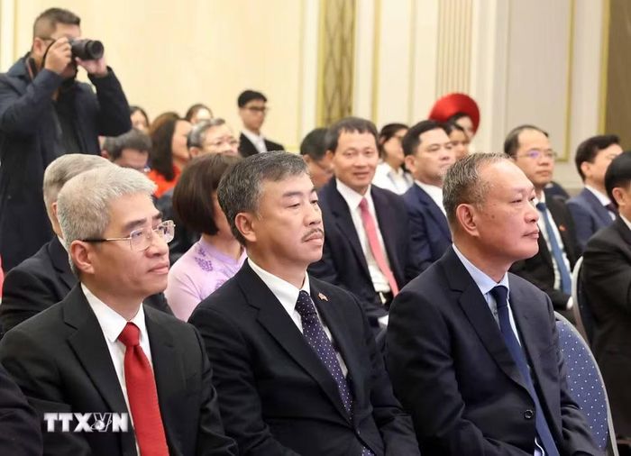 Các đại biểu tham dự cuộc gặp gỡ với Tổng Bí thư, Chủ tịch nước Tô Lâm và Phu nhân Ngô Phương Ly. (Ảnh: Thống Nhất/TTXVN)