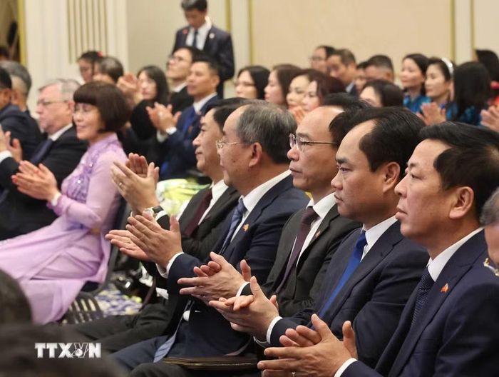 Các đại biểu tham dự cuộc gặp gỡ với Tổng Bí thư, Chủ tịch nước Tô Lâm và Phu nhân Ngô Phương Ly. (Ảnh: Thống Nhất/TTXVN)