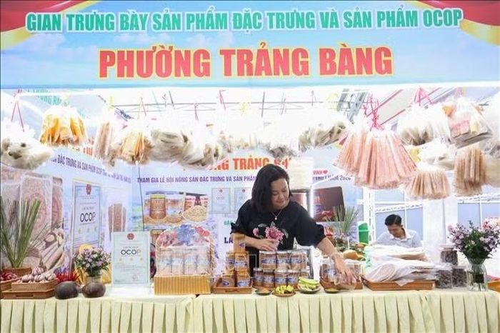 Gian hàng trưng bày sản phẩm đặc trưng phường Trảng Bàng, tỉnh Tây Ninh.