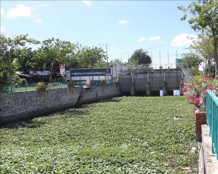 Kênh Chà Là (phường Đông Hải) được đầu tư hệ thống tiêu thoát từ Dự án môi trường bền vững các thành phố Duyên hải – Tiểu dự án thành phố Phan Rang - Tháp Chàm trước đây, nay gặp khó khăn trong tiêu thoát lũ.