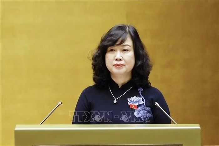 Bộ trưởng Bộ Y tế Đào Hồng Lan, thừa ủy quyền của Thủ tướng Chính phủ trình bày tờ trình về 03 dự án: Luật Hiến, lấy, ghép mô, bộ phận cơ thể người và hiến, lấy xác (sửa đổi); Luật sửa đổi, bổ sung một số điều của Luật Trẻ em... Ảnh: Doãn Tấn/TTXVN