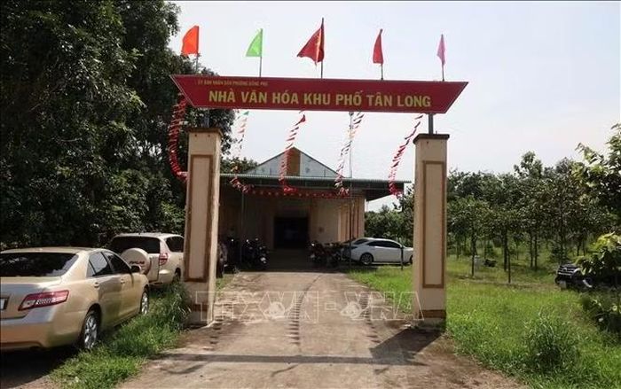 Nhà văn hóa khu phố Tân Long, phường Đồng Phú, nơi tổ chức hoạt động phục vụ người dân tiếp cận, thực hiện các thủ tục hành chính thuận tiện hơn.