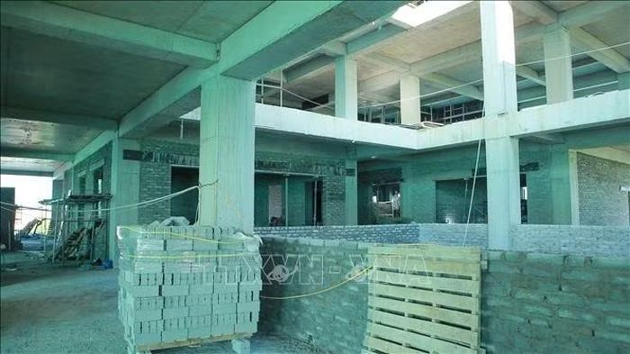Khối nhà điều trị thuộc Dự án xây dựng nhà điều trị 7 tầng khối Nội và các hạng mục phụ trợ của Bệnh viện đa khoa Hải Hậu đã cơ bản hoàn thành phần xây thô.