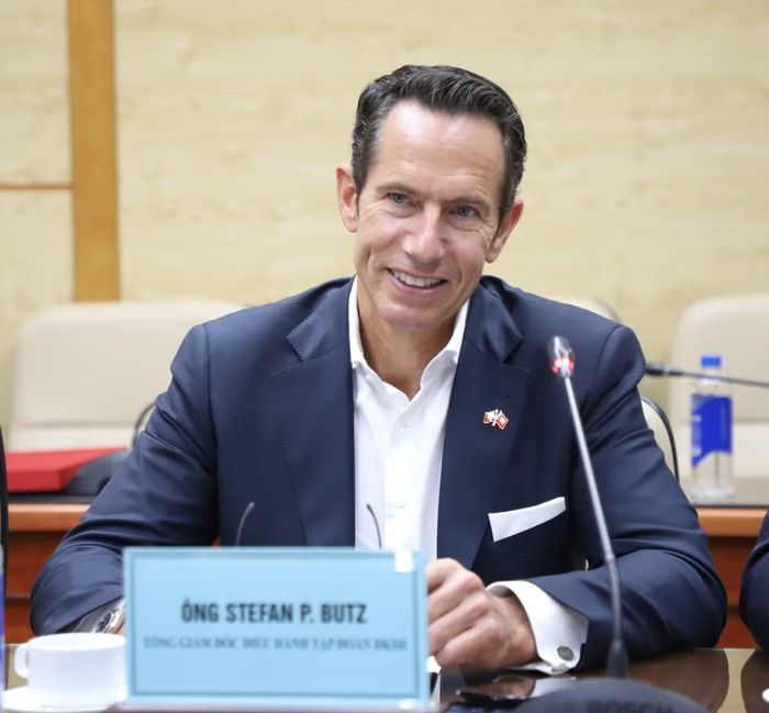 Ông Stefan P. Butz, Tổng Giám đốc Điều hành Tập đoàn DKSH phát biểu.