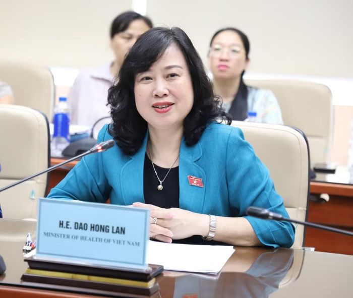 Bộ trưởng Bộ Y tế Đào Hồng Lan phát biểu chào mừng.