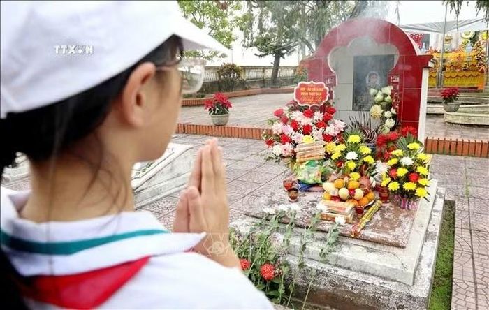 Trận bom kinh hoàng ngày 21/10/1966 đã cướp đi sinh mạng cô giáo Bùi Thị Thanh Xuân khi đó mới 24 tuổi và 30 học sinh tuổi từ 14 -16 tuổi. Ảnh: Thế Duyệt /TTXVN