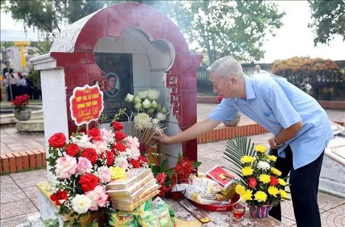 Ông Lê Xuân Thắng (thôn An Tiêm, xã Tây Thụy Anh) – một trong 24 học sinh may mắn sống sót sau trận bom của Mỹ xuống Trường cấp 2 Thụy Dân. Ảnh: Thế Duyệt/TTXVN