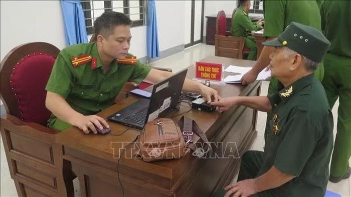Xác thực thông tin thân nhân liệt sĩ chưa xác định được danh tính tại phường Lào Cai.