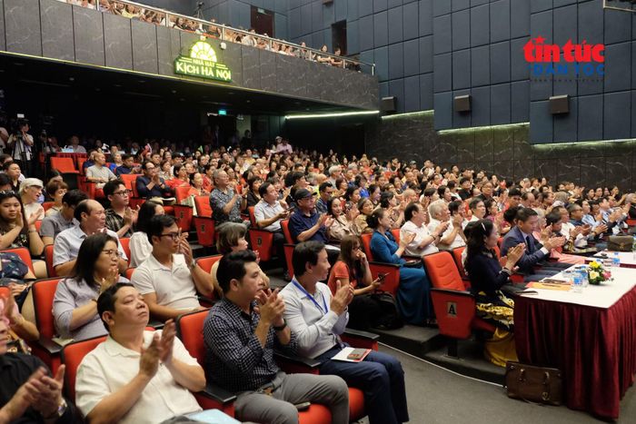 Liên hoan Sân khấu Hà Nội mở rộng năm 2026 phát miễn phí hơn 10.000 vé xem 15 buổi diễn tới khán giả Thủ đô, mỗi vé xem đều có khả năng mở ra một mối quan tâm lâu dài.