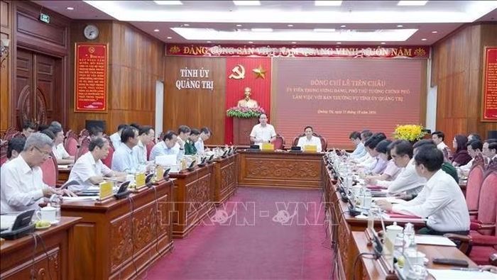 Quang cảnh buổi làm việc.