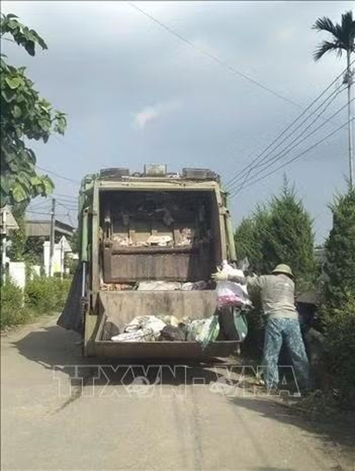Ngày 18/10, UBND xã Xuân Du đã đề xuất phương án thu gom và vận chuyển rác thải sinh hoạt và được Công ty vệ sinh môi trường Gia Phúc JPC chấp thuận.