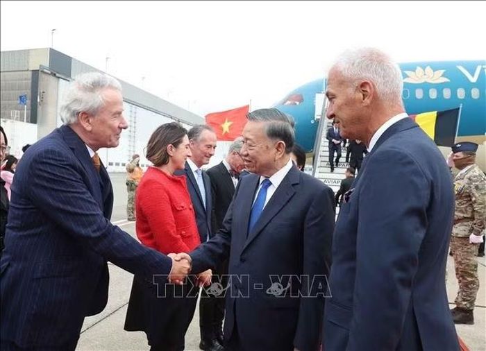 Tổng Bí thư, Chủ tịch nước Tô Lâm và Phu nhân Ngô Phương Ly đến thủ đô Brussels, bắt đầu thăm chính thức EU và Bỉ. Ảnh: Thống Nhất/TTXVN