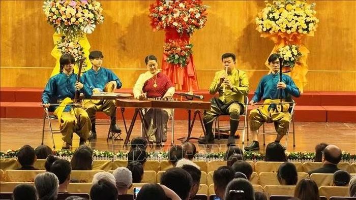 Các nghệ sĩ Thái Lan trình diễn tại liên hoan.