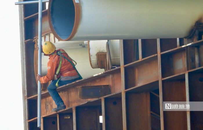Cây cầu mới đã thành hình không chỉ bằng những tính toán kỹ thuật hay khối lượng thép đồ sộ, mà còn bằng trí tuệ, sự bền bỉ và tinh thần trách nhiệm của những người thợ - những người đang góp phần tạo nên diện mạo mới cho không gian ven sông Sài Gòn.