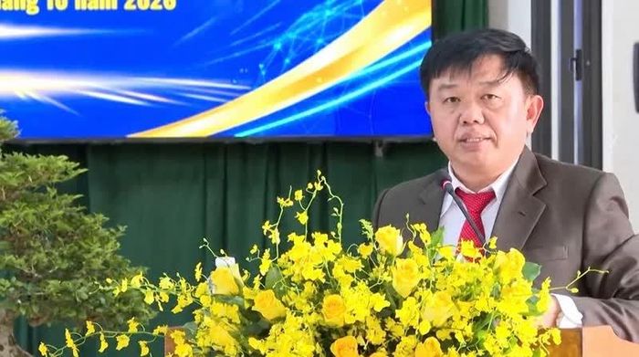 Ông Võ Lê Xuân Thiện - Chủ tịch UBND xã Mang Yang chia sẻ với các doanh nghiệp, nhà đầu tư.