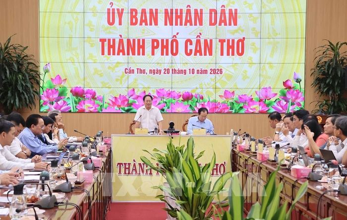 Ông Trần Quốc Hà, Quyền Giám đốc Ngân hàng Nhà nước Việt Nam Chi nhánh Khu vực 14 phát biểu tại buổi làm việc. Ảnh: Thanh Liêm - TTXVN