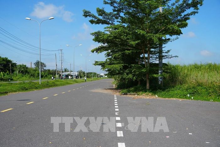 Đường giao thông trước Khu công nghiệp Tân Kiều. Ảnh: Công Trí-TTXVN
