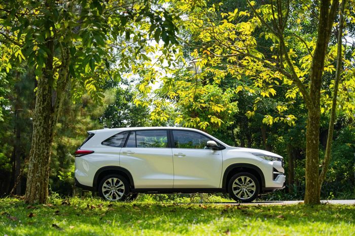 Toyota Innova Cross.