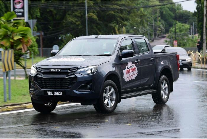 Isuzu D-Max mới sử dụng động cơ 2.2L tăng áp thay vì loại 1.9L đang lắp trên xe bán tại Việt Nam. (Ảnh: Paultan).