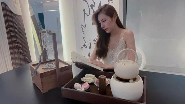 Trong một lần hiếm hoi đăng tải bài viết trên trang cá nhân, Thủy Tiên từng đề cập đến chuyện buông bỏ.