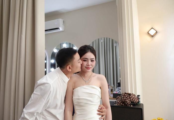 Nhiều khán giả chúc phúc Hoài Lâm và Ngọc Trinh.