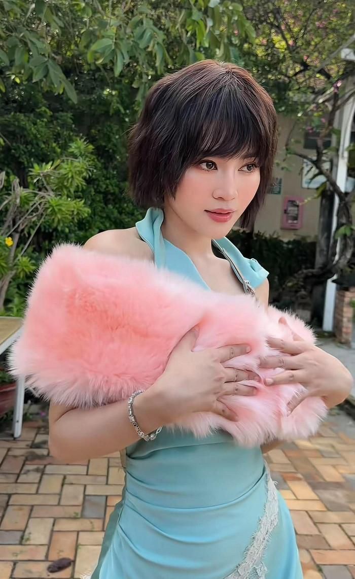 Ninh Dương Lan Ngọc gây chú ý khi báo tin "Nhà có hỷ".