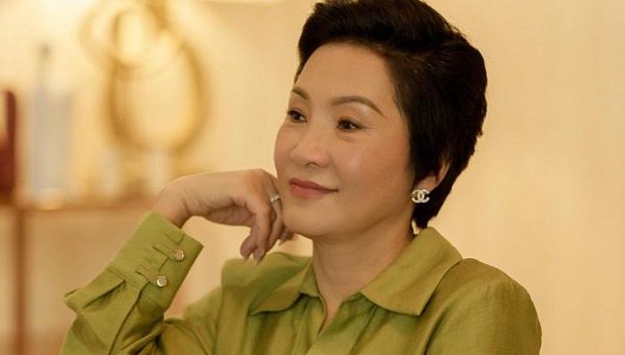 Hồng Đào gây ấn tượng với vai bà Đào trong Mai.