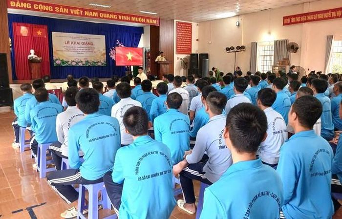 Gần 200 học viên (cả nam và nữ) cơ sở cai nghiện ma túy số 6 - TPHCM tham dự lễ khai giảng khóa đào tạo nghề ngày 16/10 