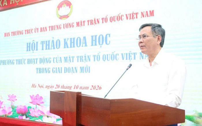 Ông Trần Thắng - Ủy viên Ban Thường vụ Đảng ủy Dân vận, Mặt trận và các đoàn thể Trung ương, Phó Chủ tịch Ủy ban Trung ương MTTQ Việt Nam - phát biểu tại Hội thảo