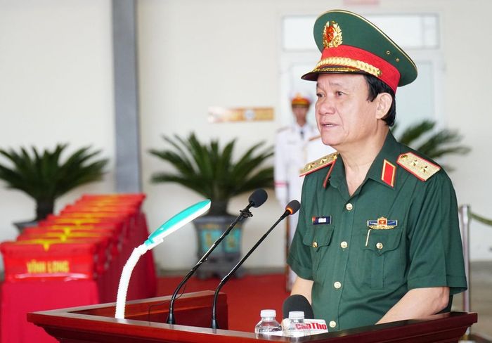 Trung tướng Hồ Văn Thái, Bí thư Đảng ủy, Chính ủy Quân khu 9, phát biểu tri ân các liệt sĩ.