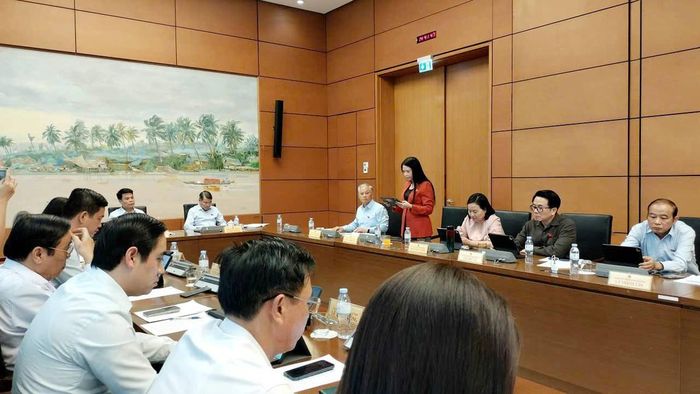 Chiều 21/10, Thủ tướng Chính Phủ Lê Minh Hưng tham dự phiên họp tổ thảo luận số 3 (đoàn Hải Phòng, Lạng Sơn, Hà Tĩnh)