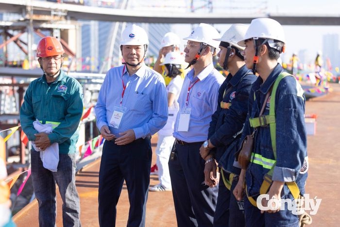 Đại diện các đơn vị tại công trường.