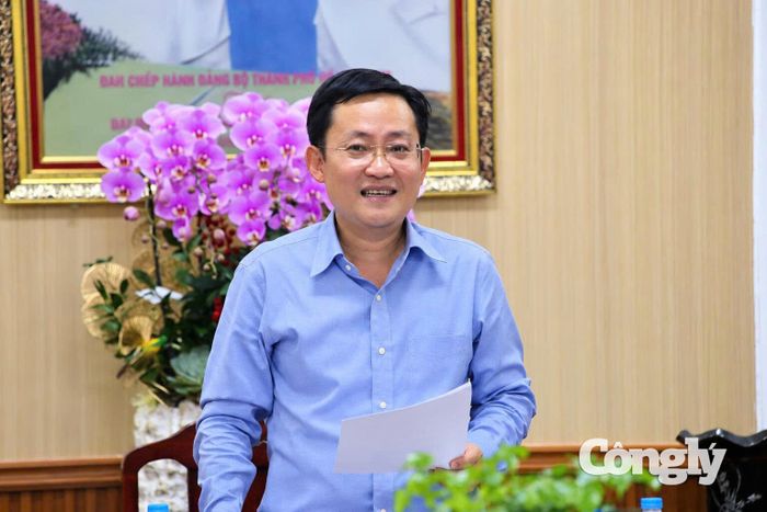 Ông Phùng Thái Quang chia sẻ với các cơ quan báo chí về hoạt động chăm lo.