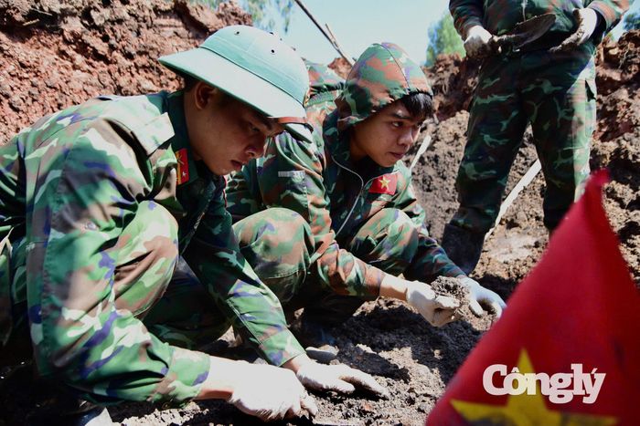 Quy tập thêm 11 hài cốt liệt sĩ ở Công viên Lê Thị Riêng.