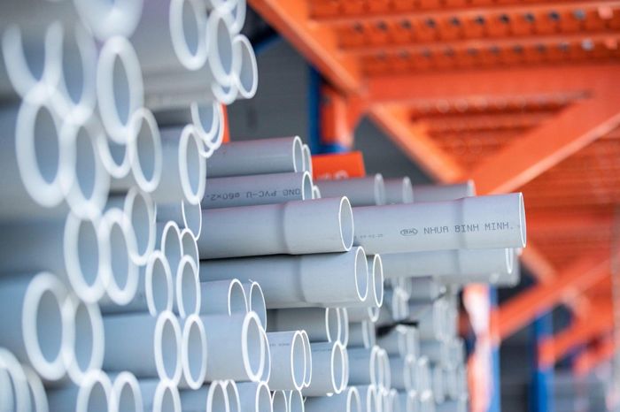 Giá hạt nhựa tăng cao khiến biên lợi nhuận của Nhựa Bình Minh giảm sâu. Ảnh: DN.