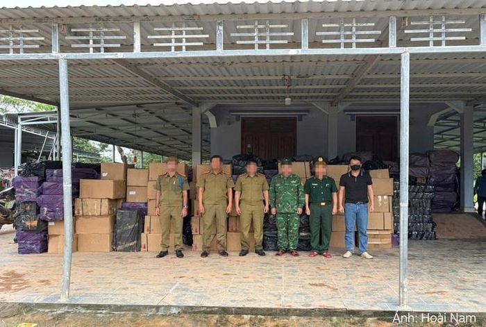 Lực lượng chức năng bắt giữ 30 tấn pháo ở biên giới