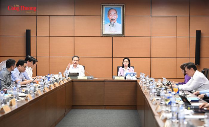 Toàn cảnh phiên thảo luận.