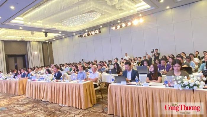 Các đại biểu tham dự sự kiện.