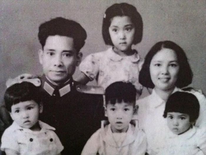 Gia đình lưỡng quốc tướng quân Nguyễn Sơn. Ảnh tư liệu.